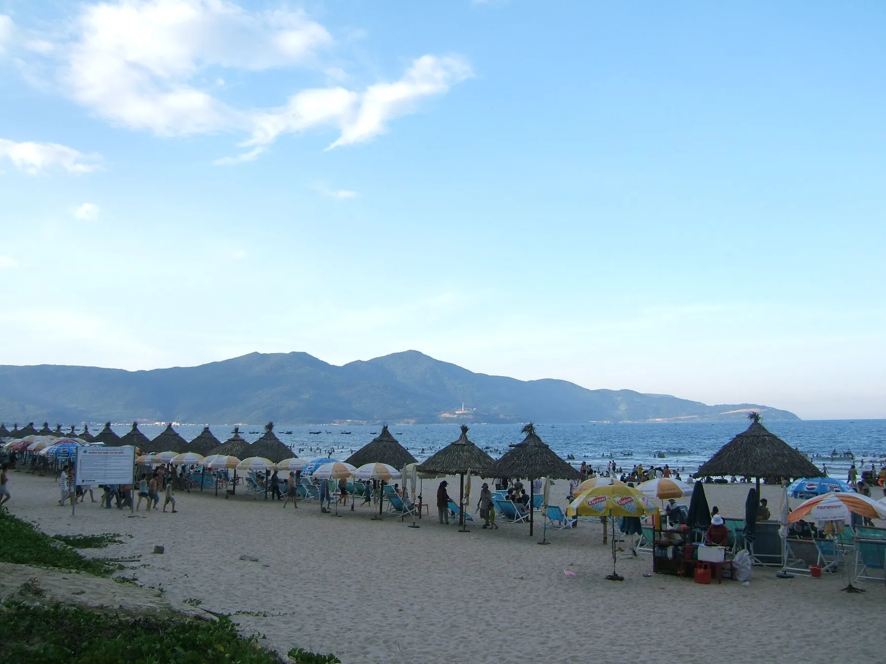 Cảnh quay bình minh trên biển Mỹ Khê