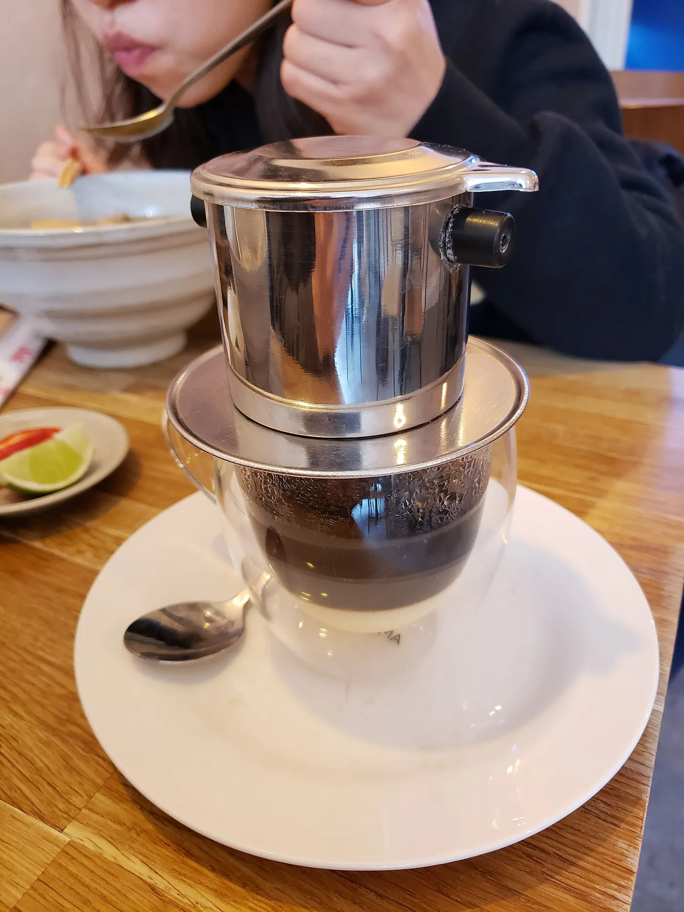 Cà phê phin – chủ đề quen thuộc nhưng luôn hút người xem
